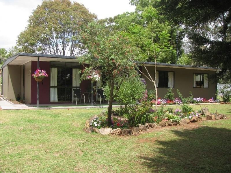 4 Mogg Road, Hampton QLD 4352