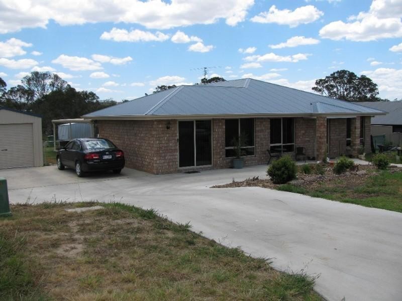 7 Jane Street, Crows Nest QLD 4355