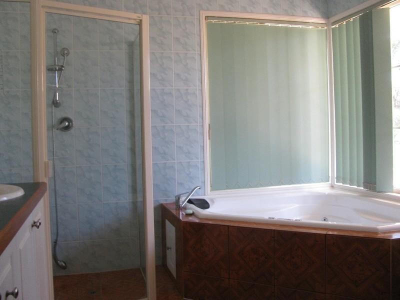 118 Wockner Road, Hampton QLD 4352