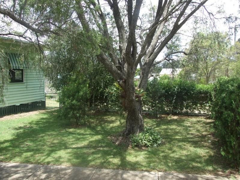 12 Littleton Street, Crows Nest QLD 4355