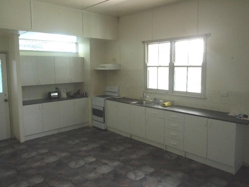 12 Littleton Street, Crows Nest QLD 4355