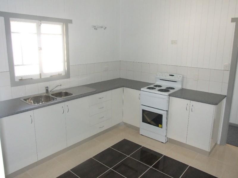 6 John Street, Crows Nest QLD 4355