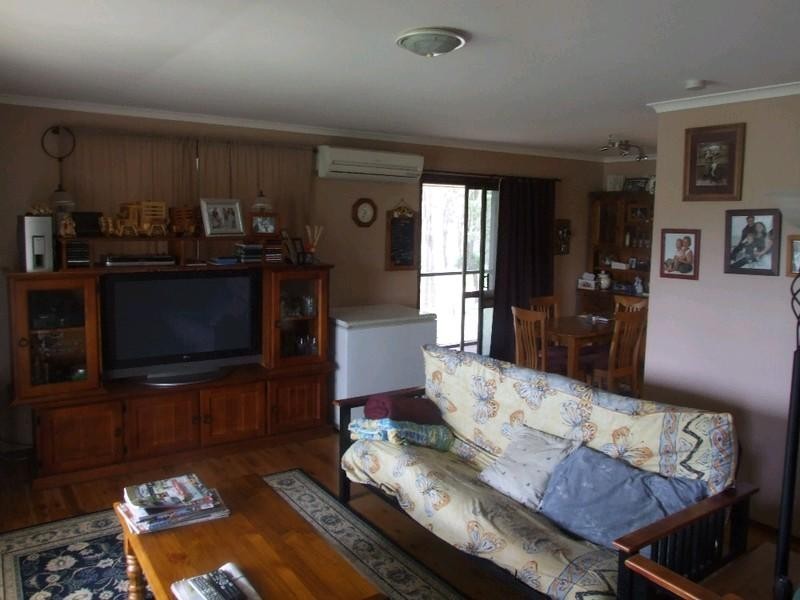 4 Edward Street, Goombungee QLD 4354