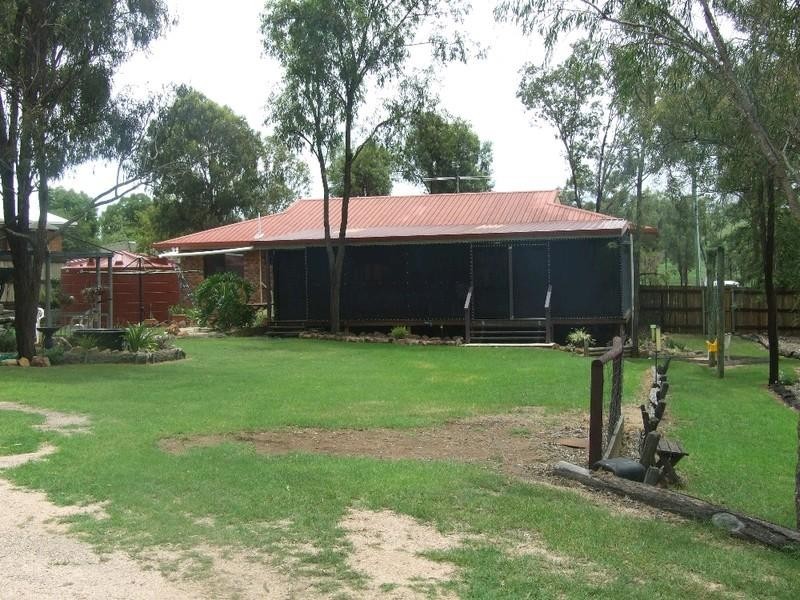 4 Edward Street, Goombungee QLD 4354