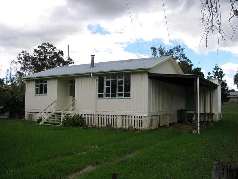 14 James Street, Crows Nest QLD 4355