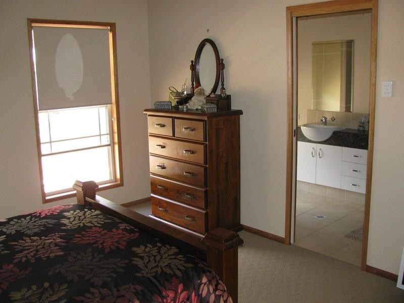 9 Barkers Lane, Crows Nest QLD 4355