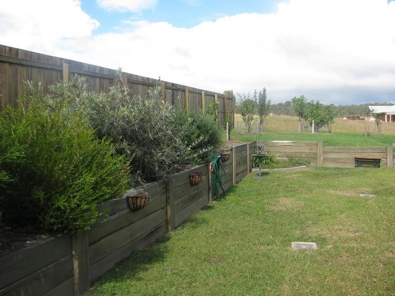 7 Vicky Avenue, Crows Nest QLD 4355