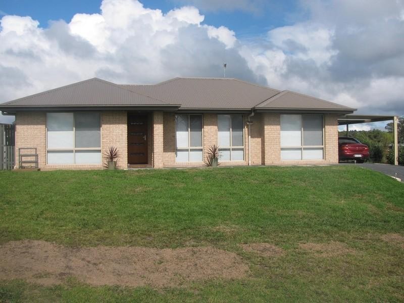 7 Vicky Avenue, Crows Nest QLD 4355