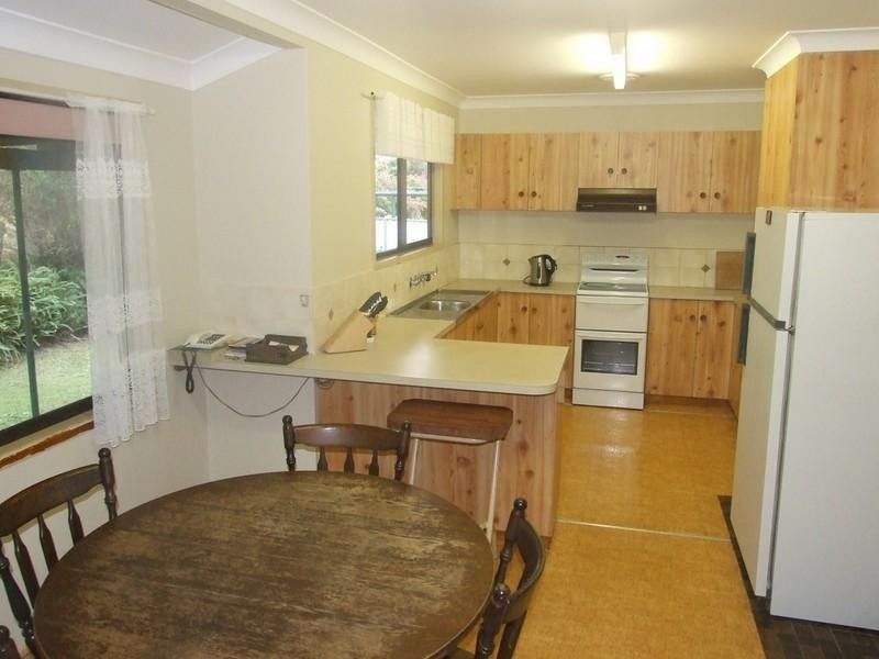 16 Railway Terrace, Crows Nest QLD 4355