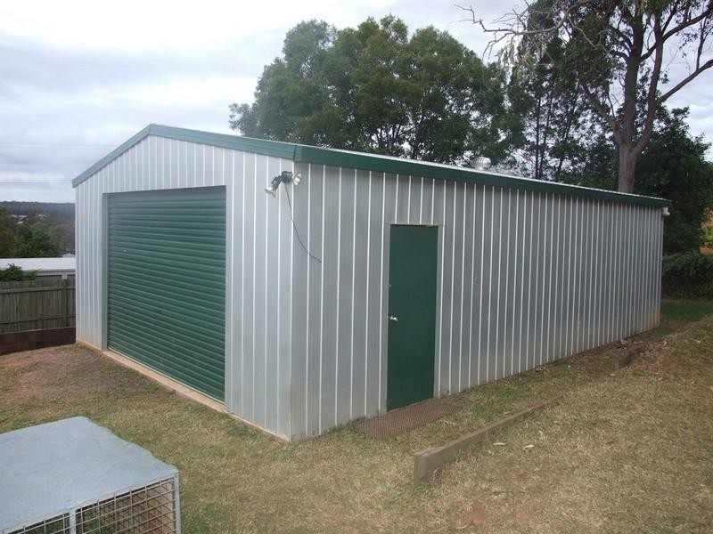 16 Railway Terrace, Crows Nest QLD 4355