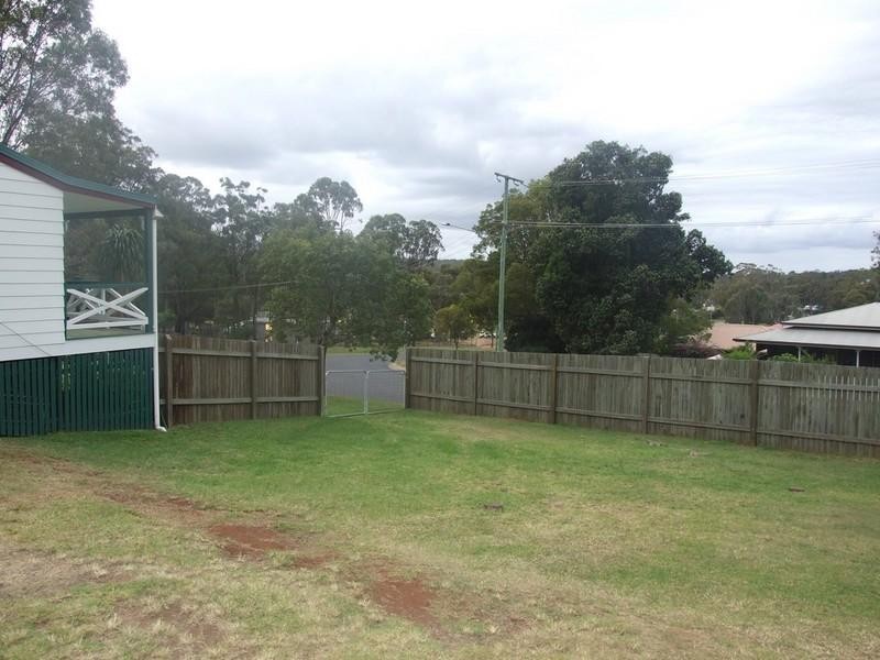 16 Railway Terrace, Crows Nest QLD 4355