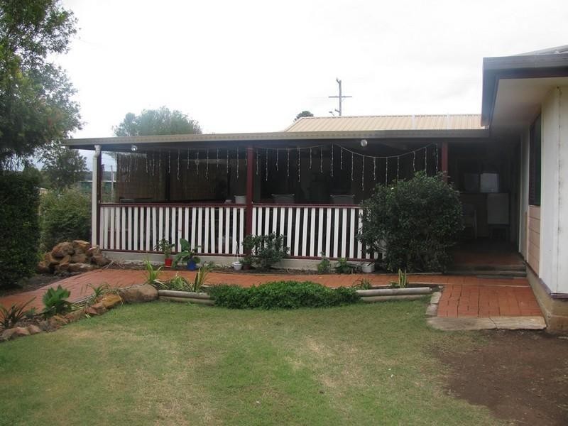 8 Peters Street, Goombungee QLD 4354