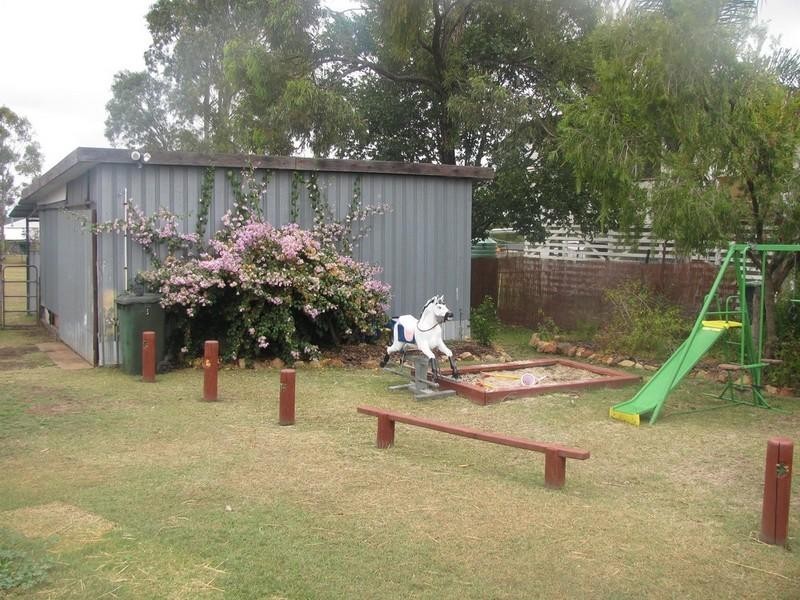 8 Peters Street, Goombungee QLD 4354