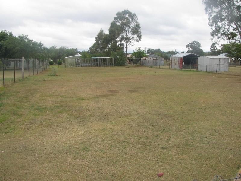 8 Peters Street, Goombungee QLD 4354