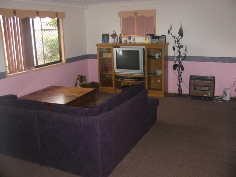 8 Peters Street, Goombungee QLD 4354