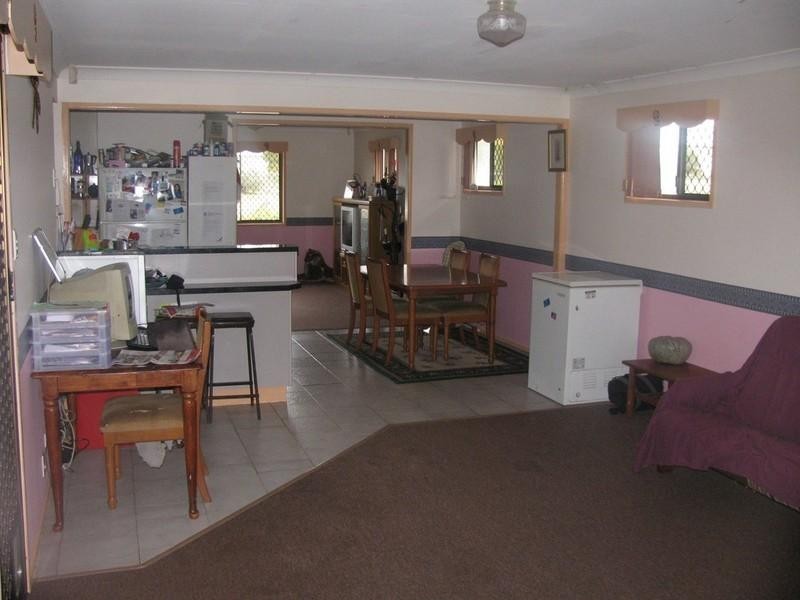 8 Peters Street, Goombungee QLD 4354