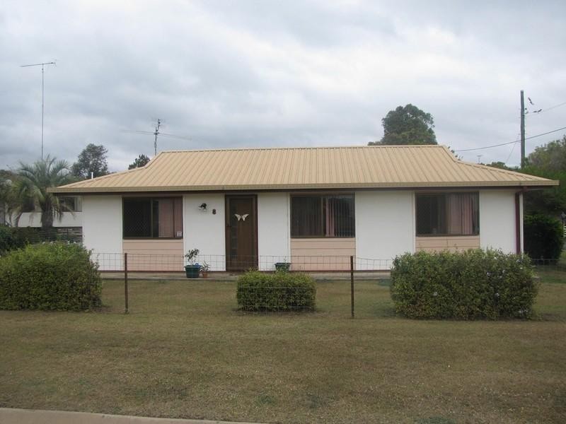 8 Peters Street, Goombungee QLD 4354