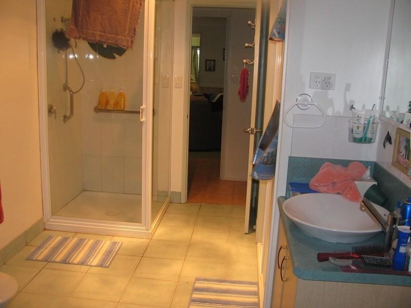 1 New England Highway, Crows Nest QLD 4355