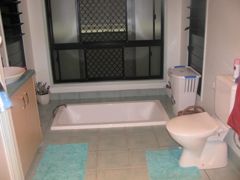 1 New England Highway, Crows Nest QLD 4355