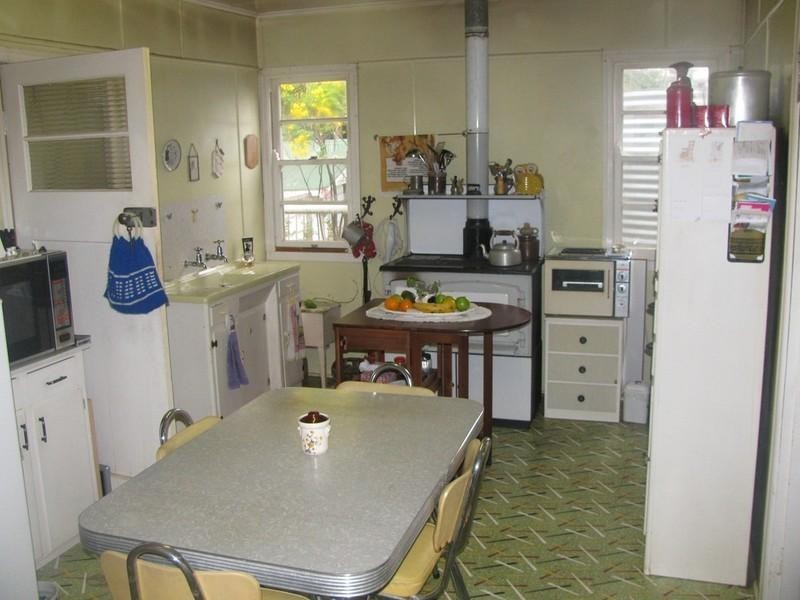 8583 New England Highway, Hampton QLD 4352