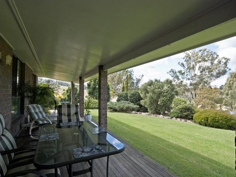 26 Devoncourt Road, Crows Nest QLD 4355