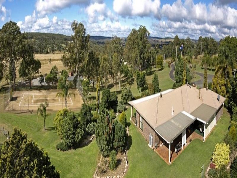 26 Devoncourt Road, Crows Nest QLD 4355