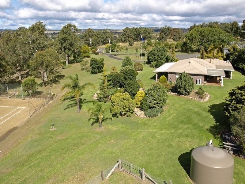 26 Devoncourt Road, Crows Nest QLD 4355