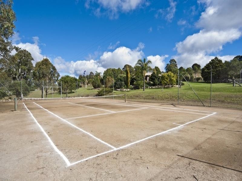 26 Devoncourt Road, Crows Nest QLD 4355