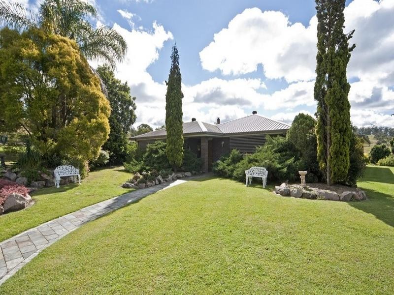 26 Devoncourt Road, Crows Nest QLD 4355