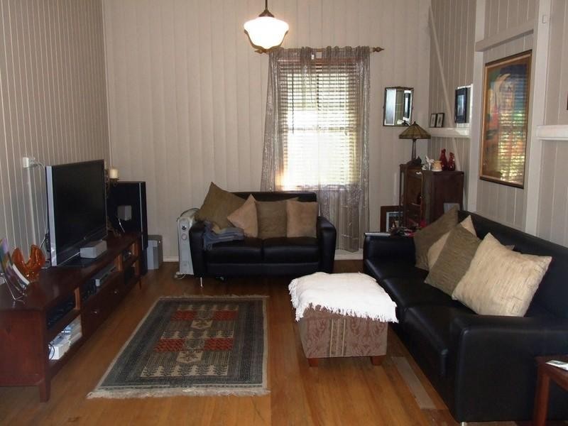 34 South Street, Crows Nest QLD 4355