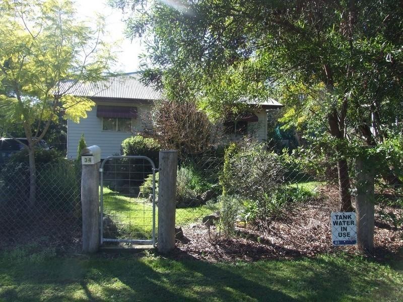 34 South Street, Crows Nest QLD 4355