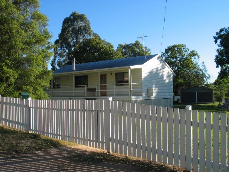 1 Oxford Street, Crows Nest QLD 4355