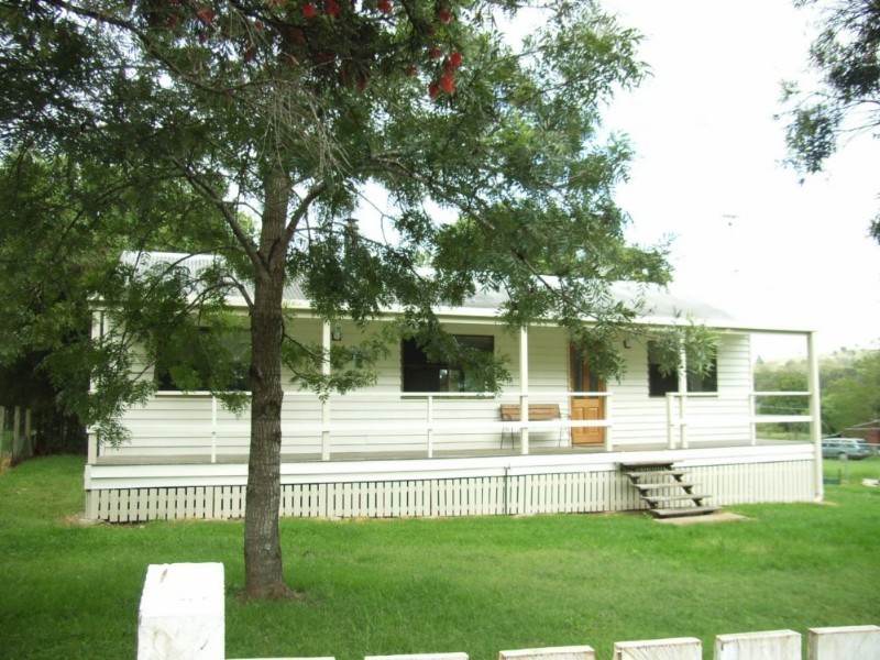 1 Oxford Street, Crows Nest QLD 4355