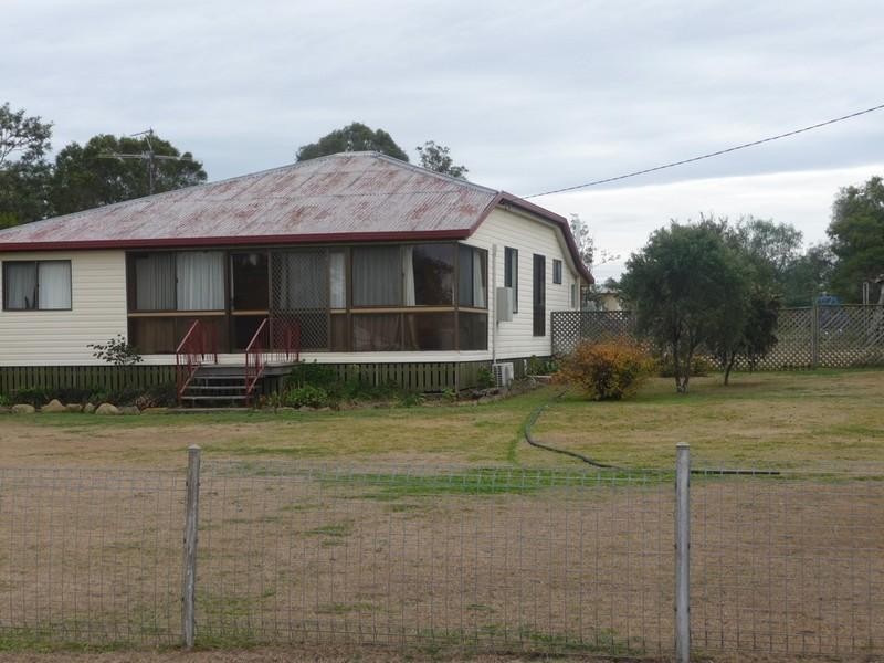 27 Hartwig Street, Goombungee QLD 4354