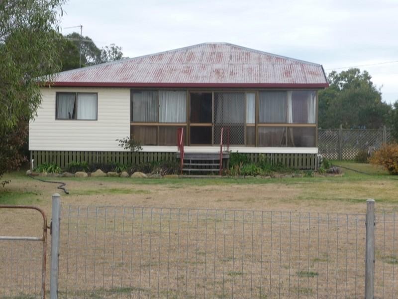 27 Hartwig Street, Goombungee QLD 4354