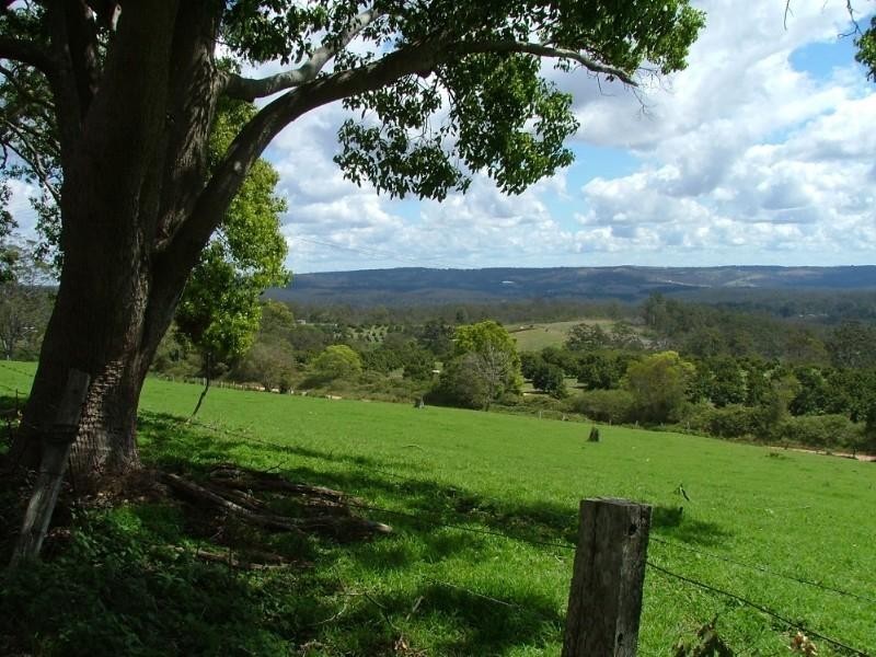 76 Cullens Road, Ravensbourne QLD 4352