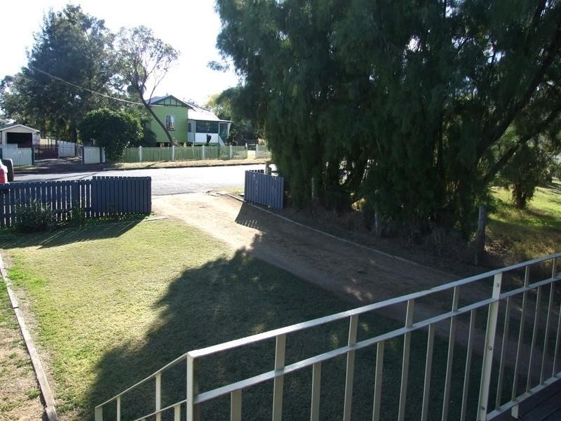 10 Hartwig Street, Goombungee QLD 4354