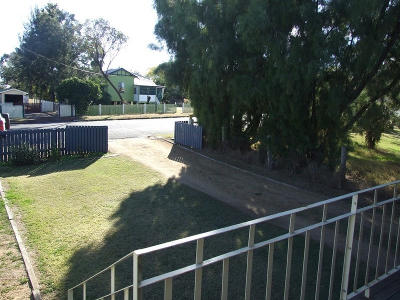 10 Hartwig Street, Goombungee QLD 4354