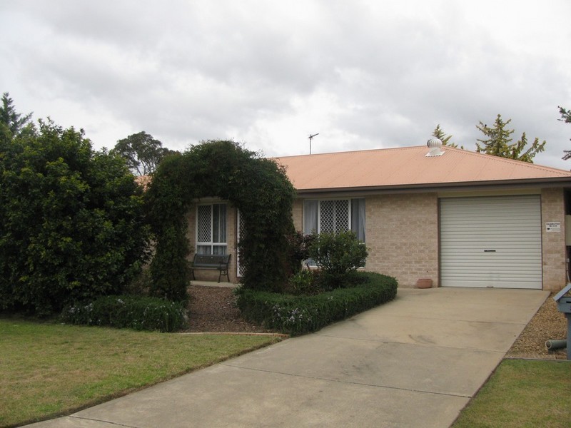 5 Lee Court, Crows Nest QLD 4355