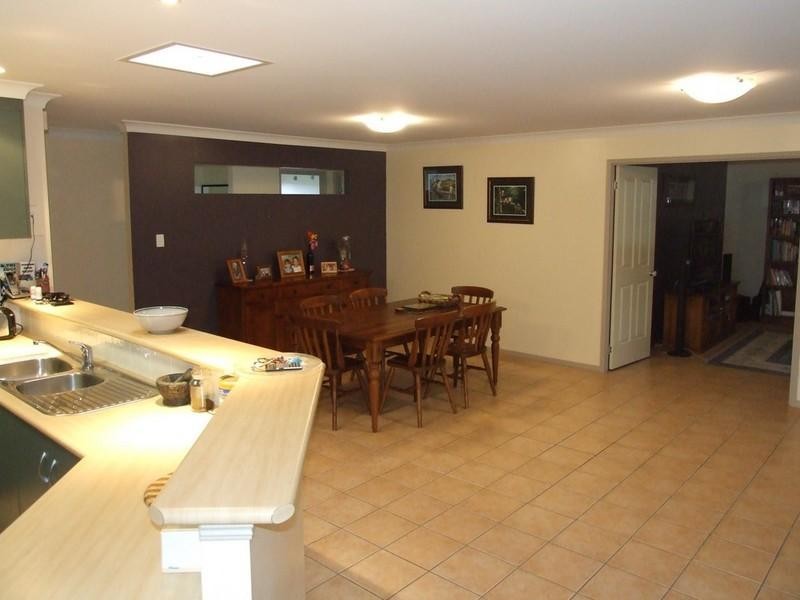 10 Lee Court, Crows Nest QLD 4355