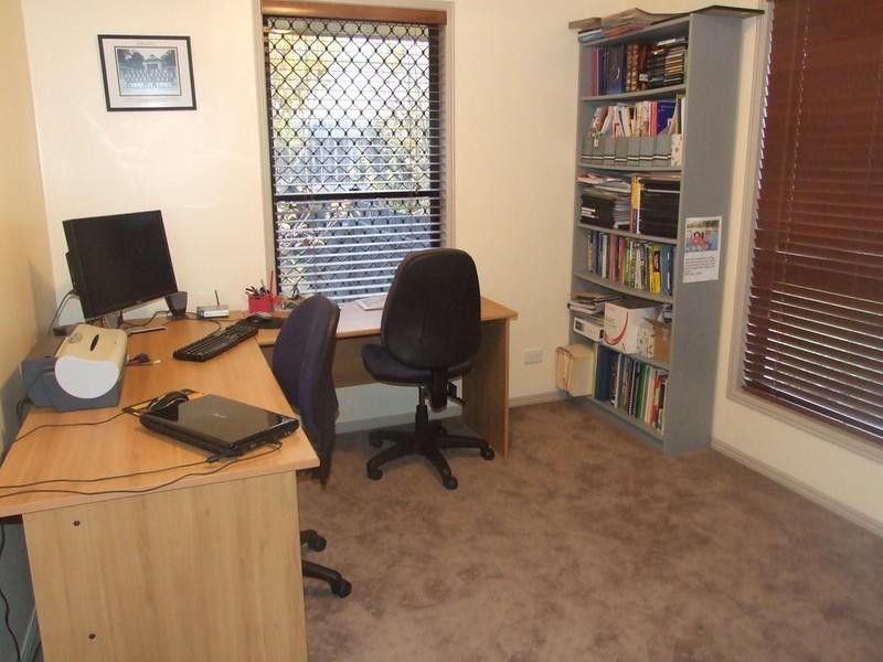 10 Lee Court, Crows Nest QLD 4355