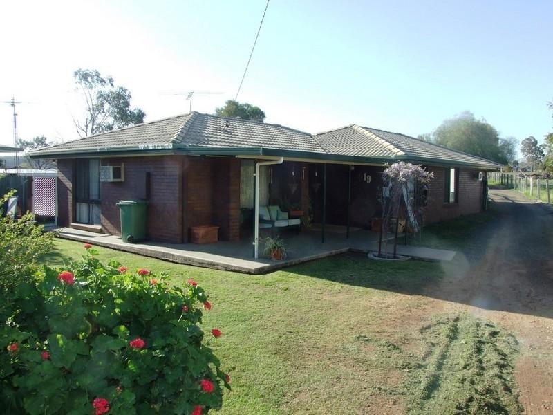 19 Peters Street, Goombungee QLD 4354