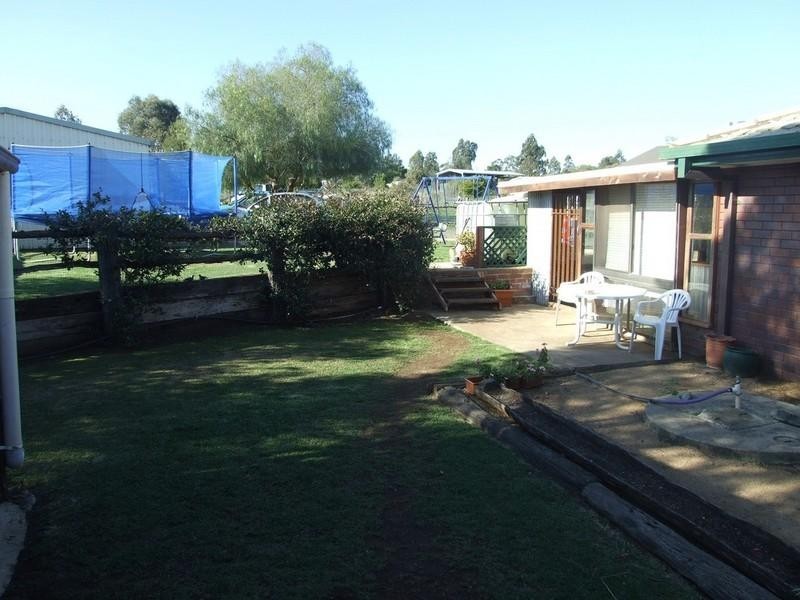 19 Peters Street, Goombungee QLD 4354