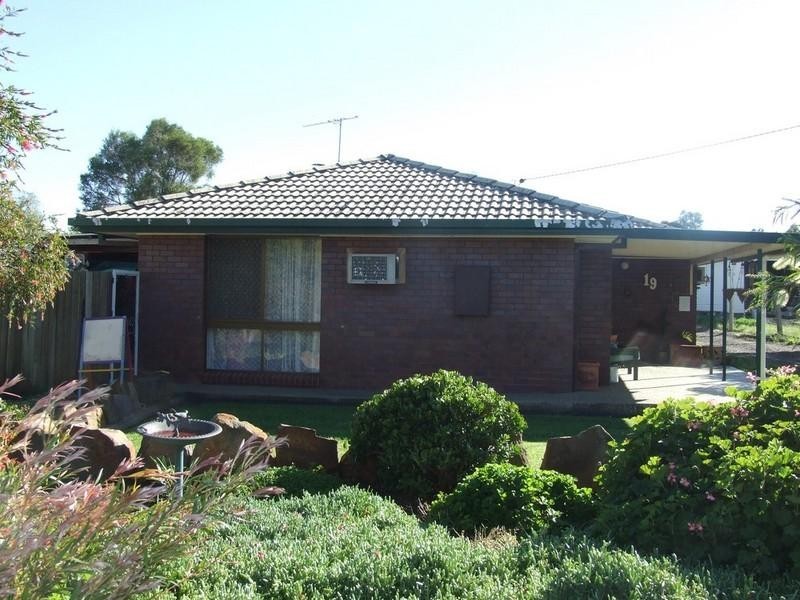 19 Peters Street, Goombungee QLD 4354