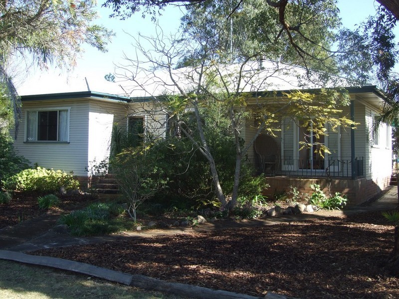 32 James Street, Crows Nest QLD 4355