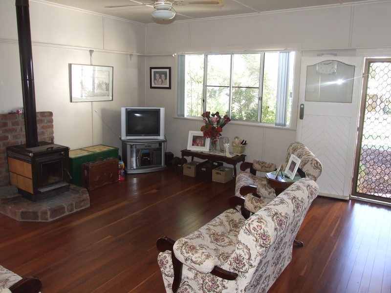 32 James Street, Crows Nest QLD 4355