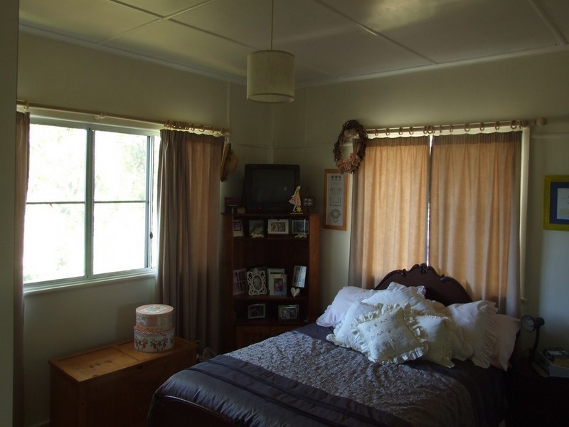 32 James Street, Crows Nest QLD 4355