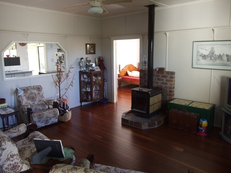 32 James Street, Crows Nest QLD 4355