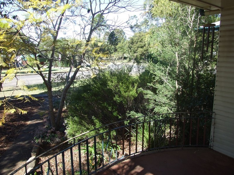 32 James Street, Crows Nest QLD 4355