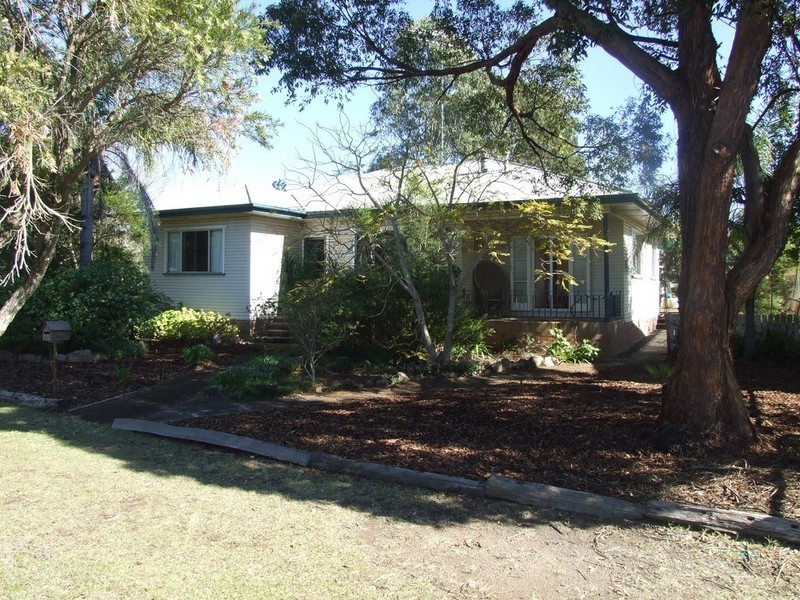 32 James Street, Crows Nest QLD 4355